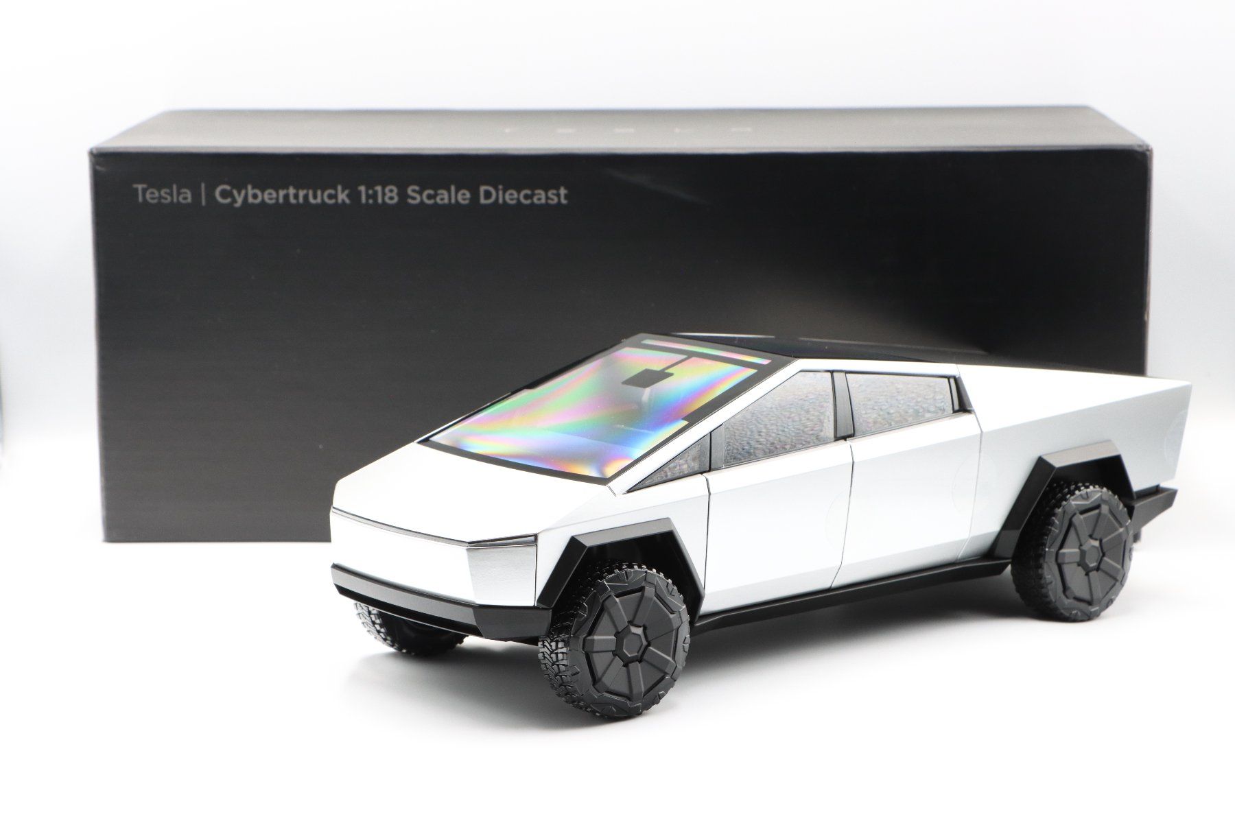 Tesla Modellautos: Tesla Cybertruck 2023 1:18 – Neu und originalverpackt aus Bühl b.Aarberg von modelldiecast
