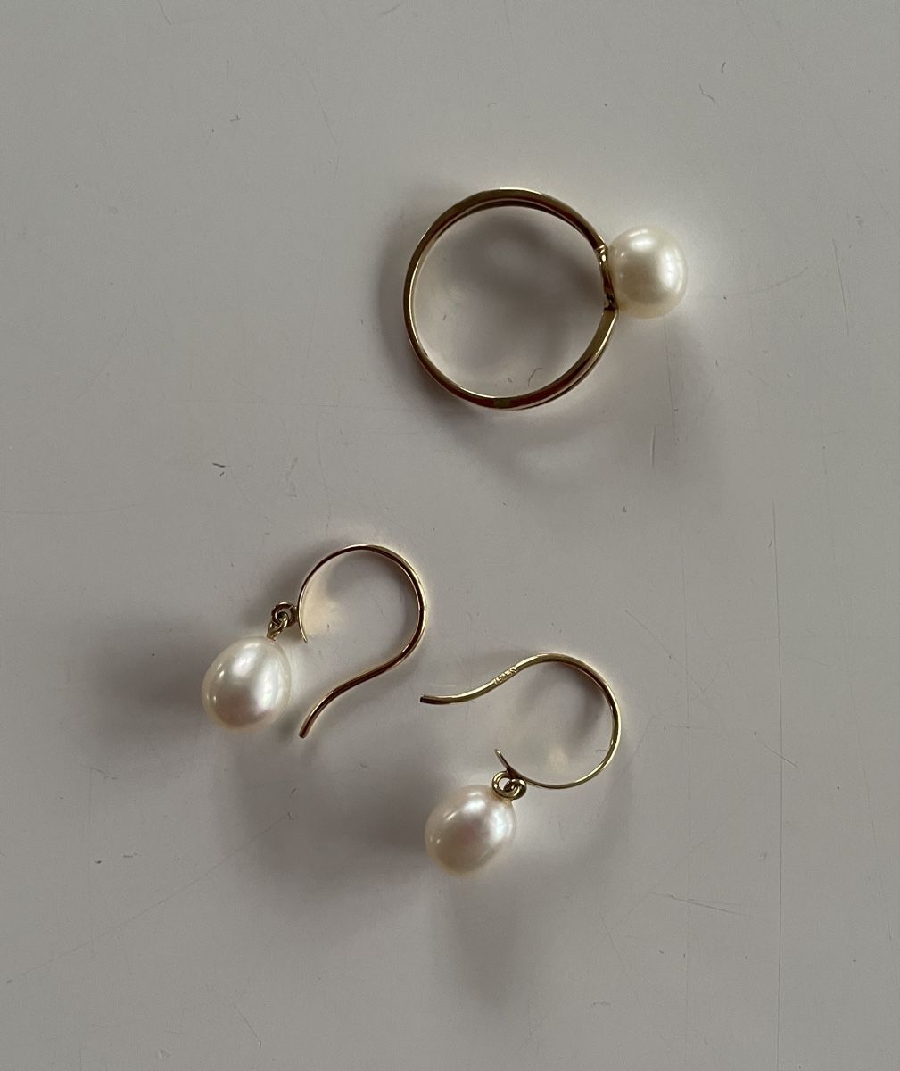 Altri gioielli: Ring  und Ohrhänger in Gold 750 mit Perlen – Usato da Ostermundigen venduto da Pehido22