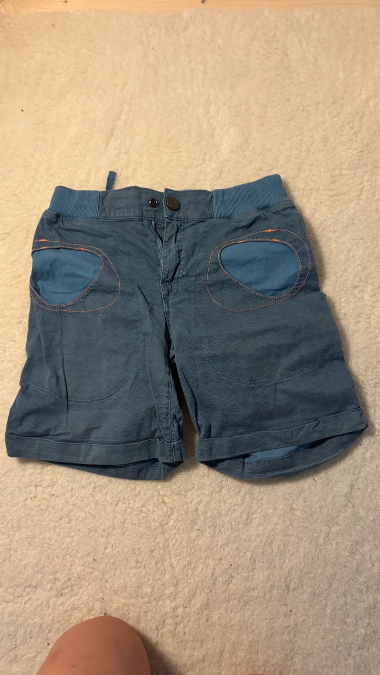 E9 Pantalons: Klettershorts von E9 – D'occasion à Laax GR par diana.zemp
