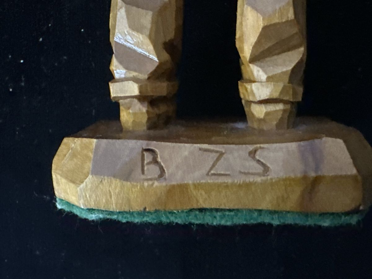 Figuren: Handgeschnitzte Holzfigur "B Z S" Mann mit Hut – Gebraucht aus Zürich von Chaeffeler 5