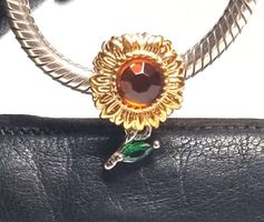 Charm Sonnenblumen passend zum Armband.