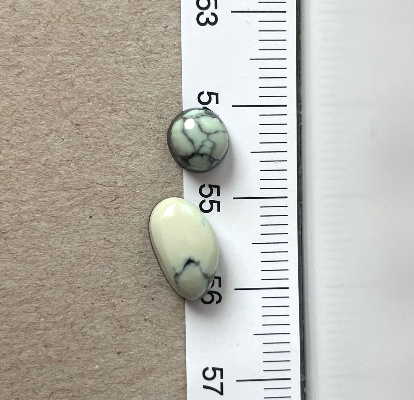 Pietre preziose: Variszite 2 x unikate Cabochons. Schmuck – Nuovo e nell'imballaggio originale da Leuggern venduto da gemshow 1