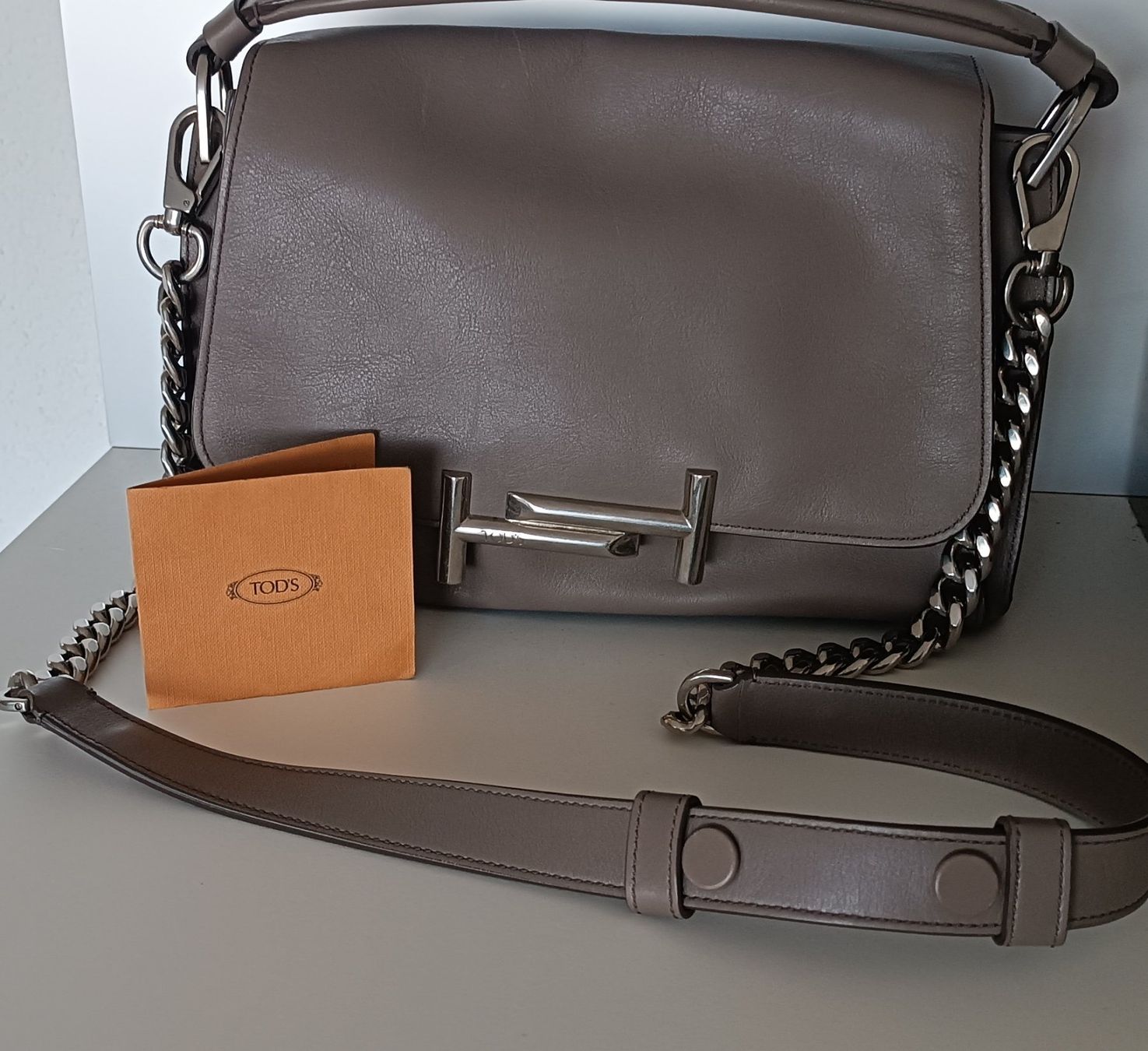 Tod'S Taschen für Damen: TOD'S Double T Schultertasche aus Leder – Gebraucht aus Neuenegg von Schnapparth