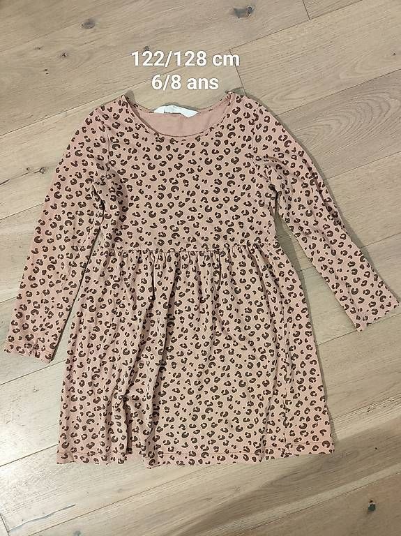 Lotti & Set di vestiti: Vêtements taille 122 fille  – Usato da fribourg venduto da pegalex 3