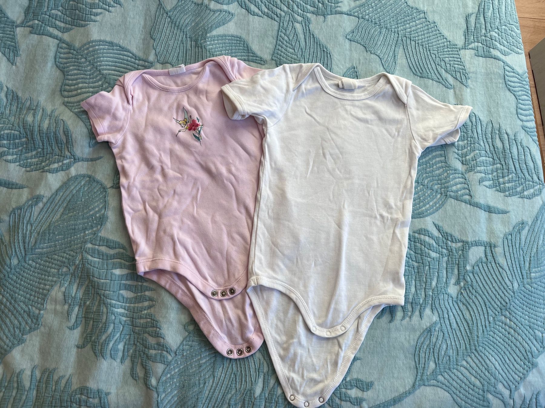 Camicie, Top & T-shirt: 2 x Wickelbodys, Größe 98 – Usato da Umiken venduto da deb_57xk
