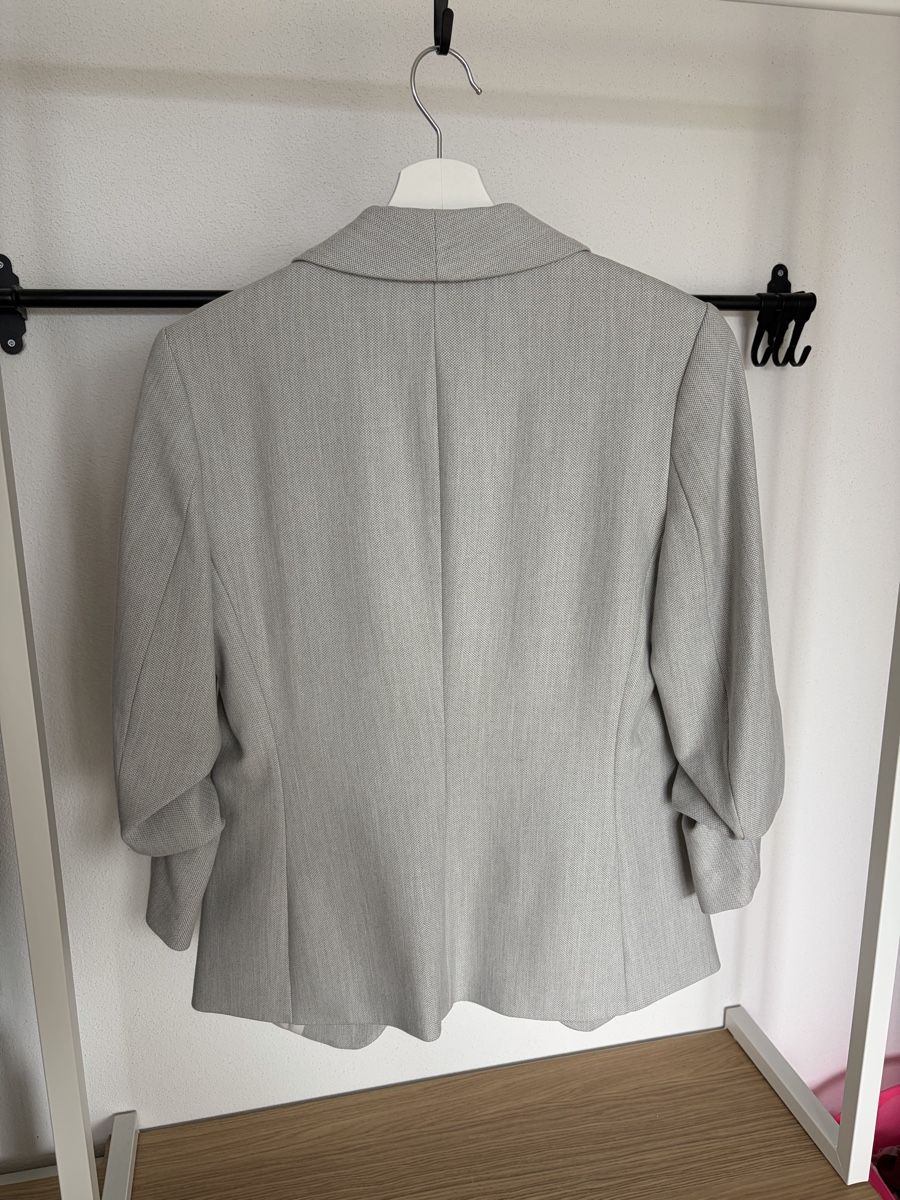 H&M Completi & Tailleur: H&M Blazer, Grau, Gr. 38, Top Zustand – Nuovo (secondo la descrizione) da Emmenbrücke venduto da Leeaa.b 1