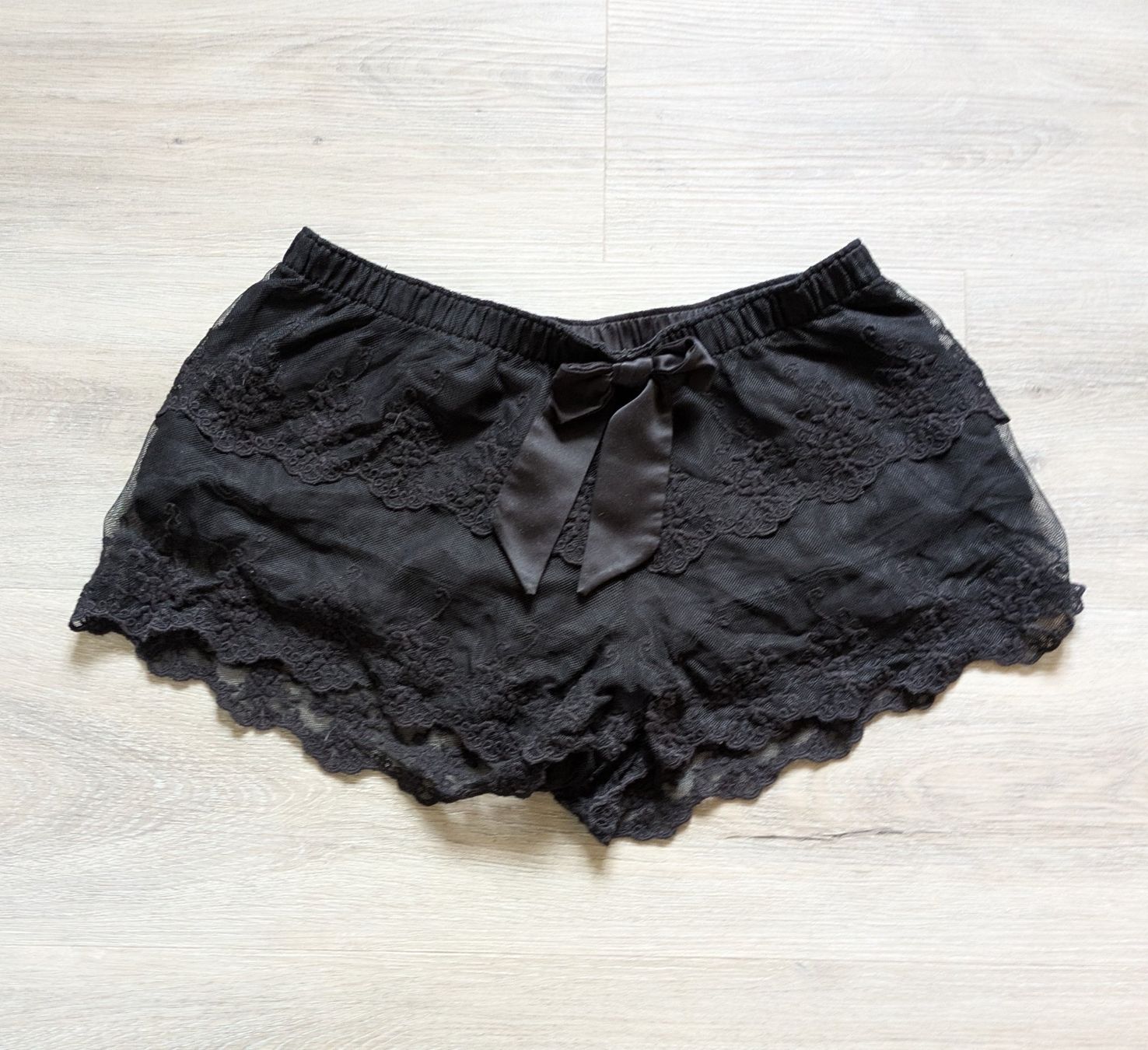 Negligees & Pigiami: Shorts en dentelle noire XS – Usato da Orsieres venduto da IndianaJones50a