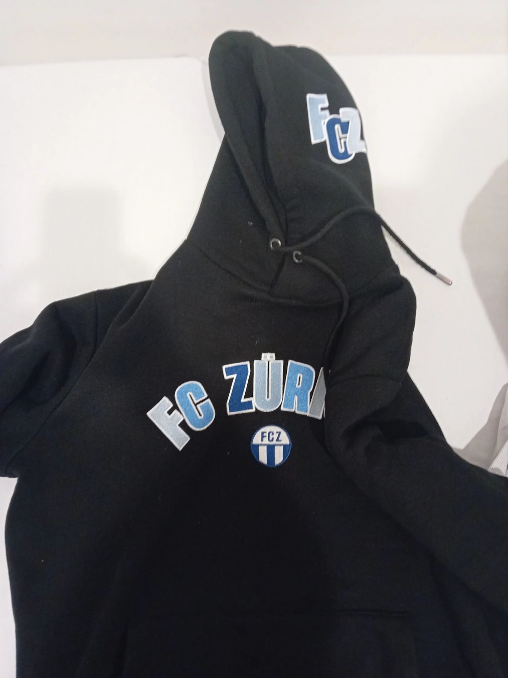 Pullover & Sweatshirts: FCZ PULLOVER 2 MAL GETRÄGT XL – Neu (gemäss Beschreibung) aus Bachenbülach von MIAO78 1