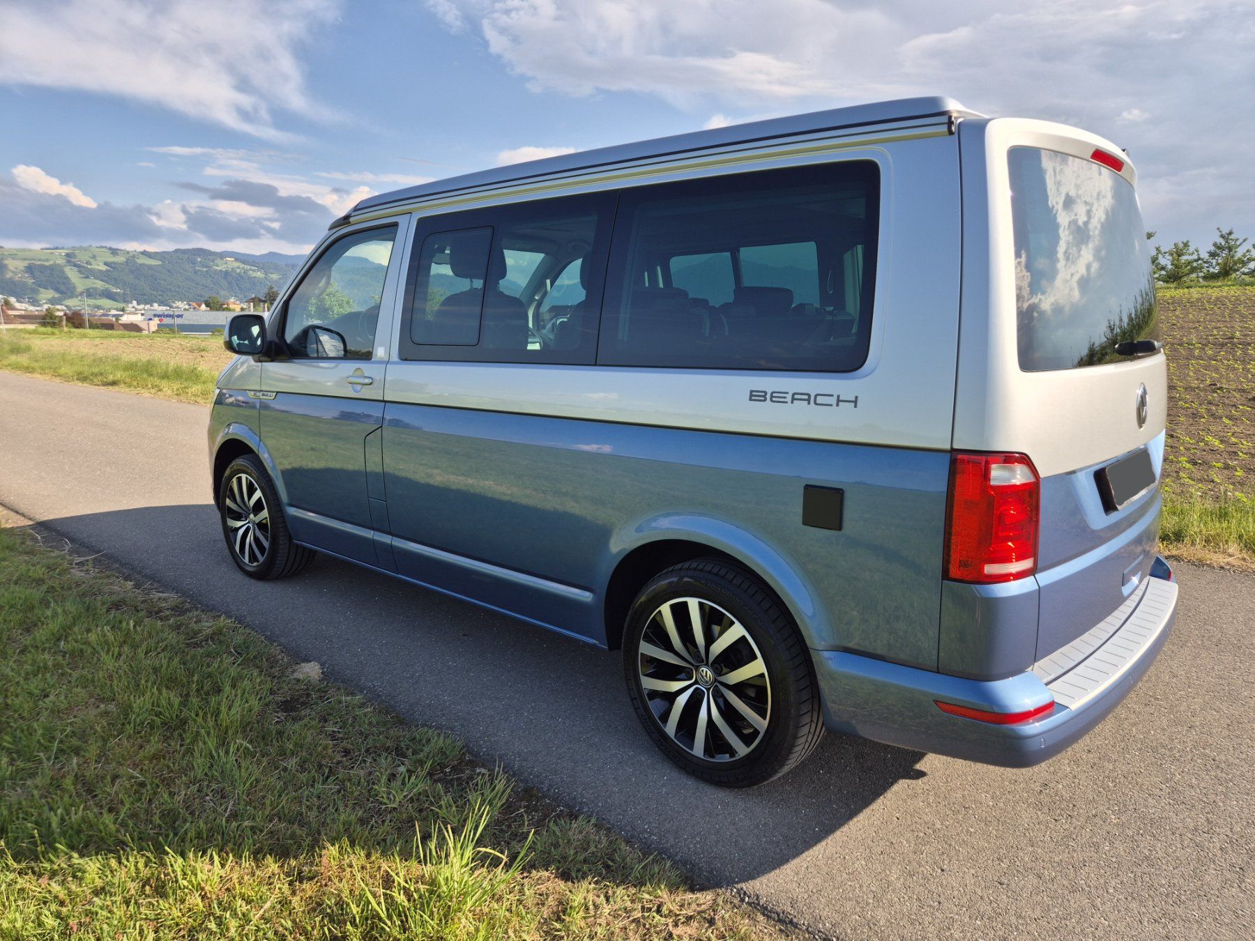 VW Véhicules de camping: VW T6 California Beach – D'occasion à Steinhausen par CyrillS0102 1