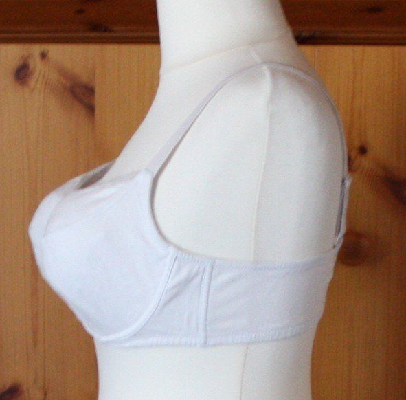 Autres dessous: BH weiss 85DD (22) – D'occasion à Flüelen par Diversicum-Curvy 2
