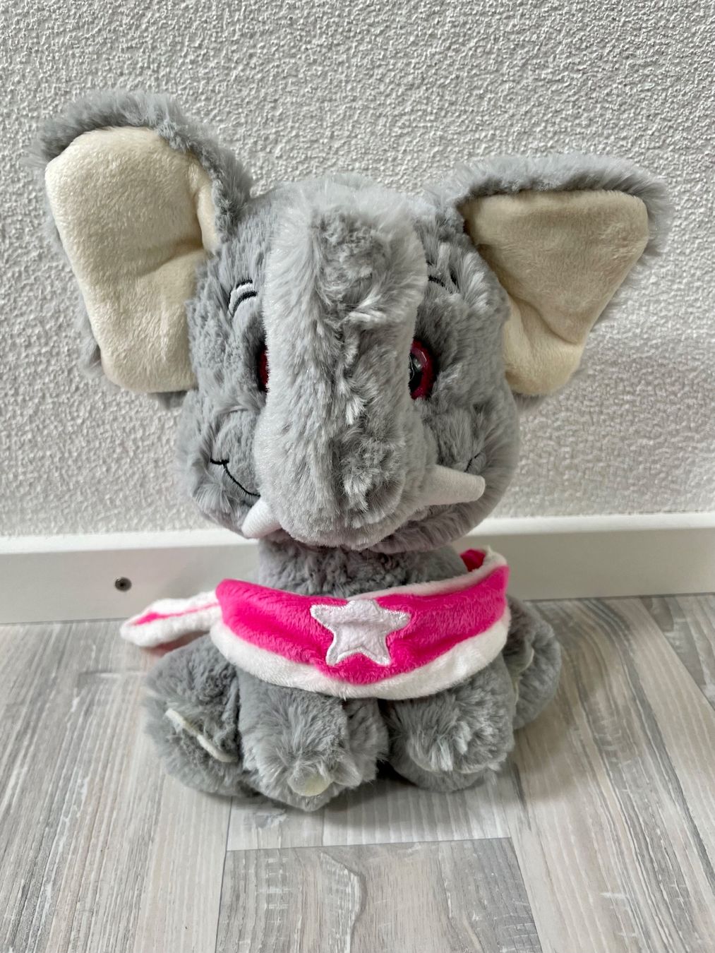 Spielzeuge: Plüschtier Elefant – Gebraucht aus Hellikon von