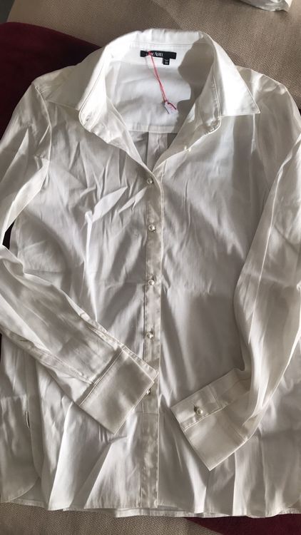 Bluse aus Satin mit Perlenknöpfen main image 0