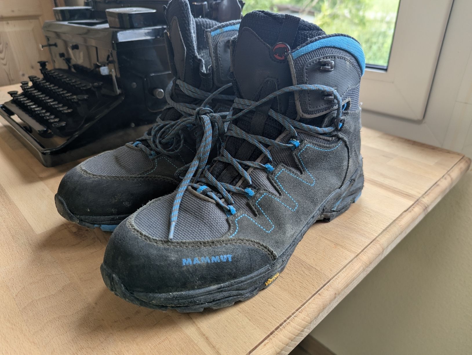 Mammut Scarpe da uomo: Mammut Wanderschuhe schwarz-blau – Usato da Leuzigen venduto da Johannes7 1