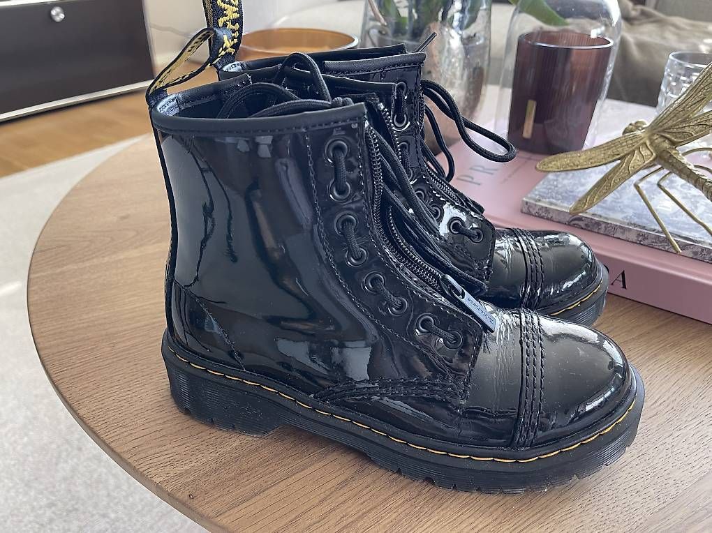 Scarpe per ragazzi: Neue Kinder Schuhe Dr.Martins GR.34 – Nuovo e nell'imballaggio originale da Inwil venduto da 0107MI