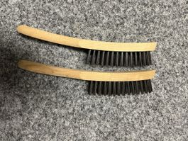 2 Stück Drahtbürsten / Bürsten, Holzgriff, Top Zustand!