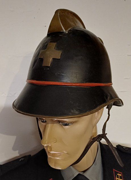 Pompieri: Feuerwehrhelm Schweiz Antik - Schwarz-Messing – Usato da Zürich venduto da FirefighterZH_118