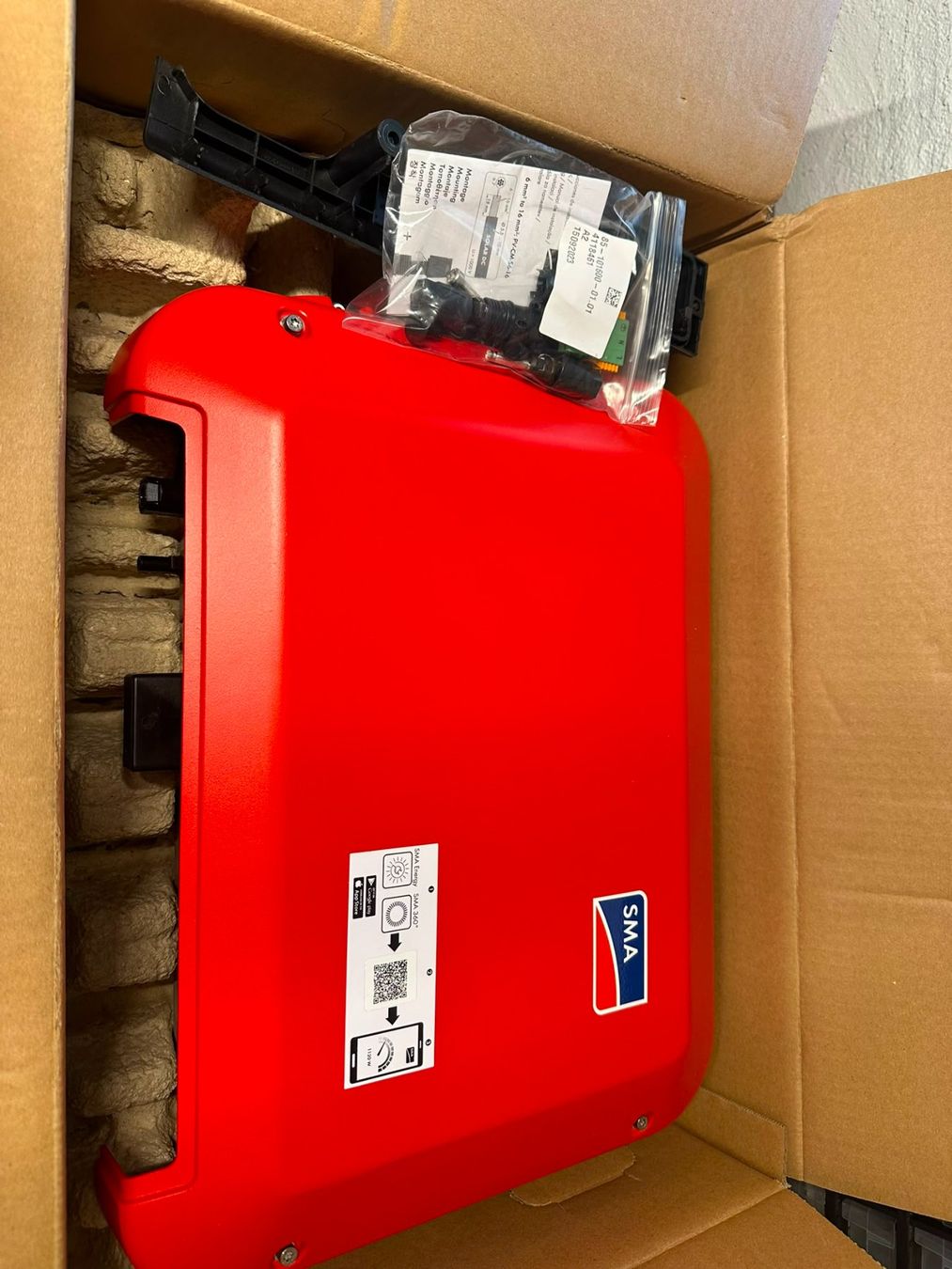 Inverter: Solaranlage Mit 4 Solarpanels und 1Phasen Wechselrichter – Nuovo (secondo la descrizione) da Zug venduto da Gliss 3