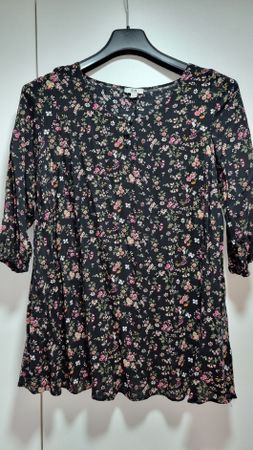 Bluse C&A Schwarz mit Blumenprint, Grösse 46/48 weit geschni