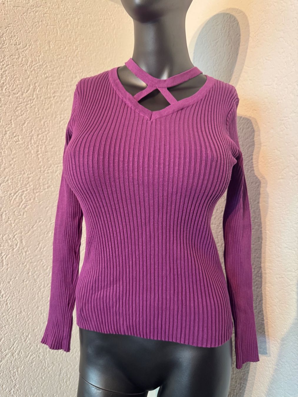 Maglioni & Felpe: Lila strickpullover mit gekreuztem V- Ausschnitt Gr S Geripp – Usato da Frenkendorf venduto da Style365