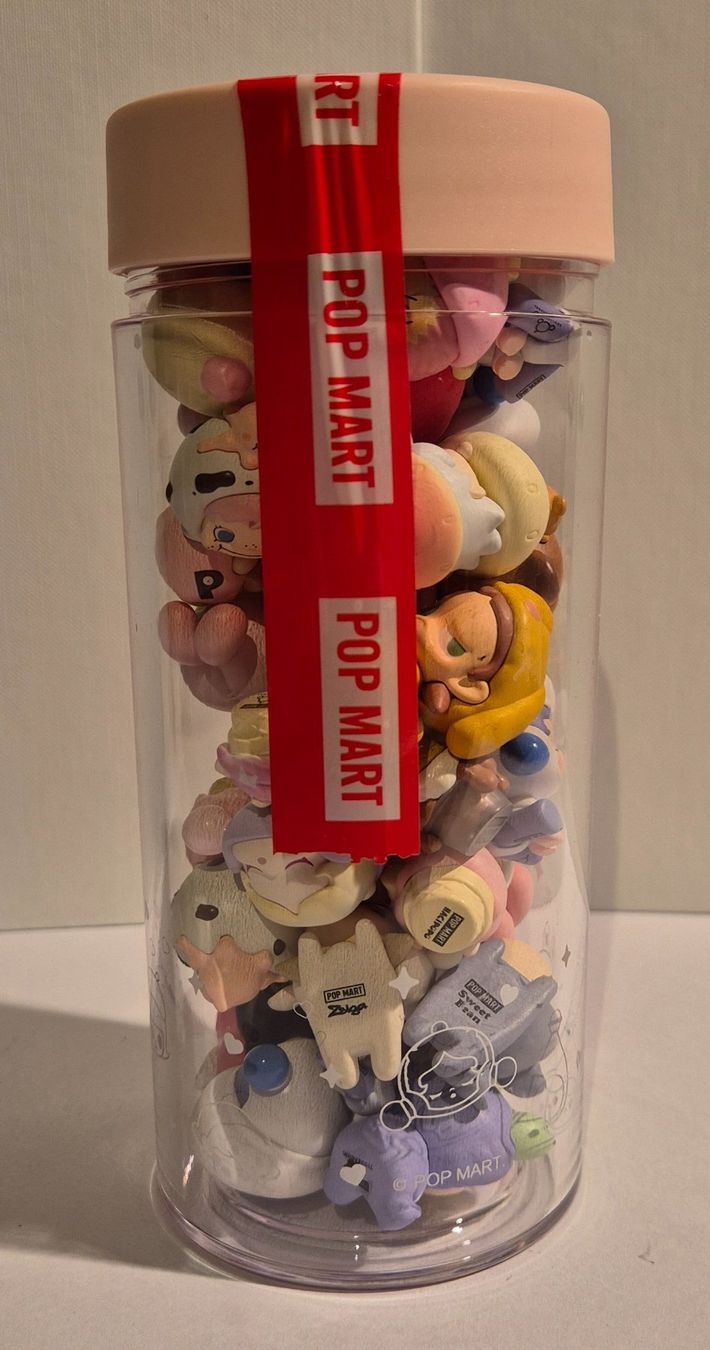 Pop Mart Statuette: Pop Mart - Mini Beans (Diverse, Labubu..) – Nuovo e nell'imballaggio originale da Ellikon a d Thur venduto da GQ84 8