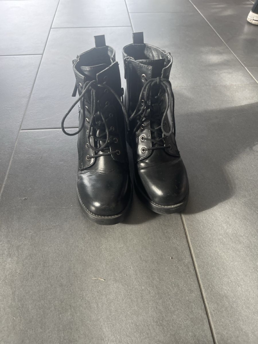Scarpe da donna: Jenny Fairy Boots, Schwarz, Gr.39 – Usato da Fulenbach venduto da F8