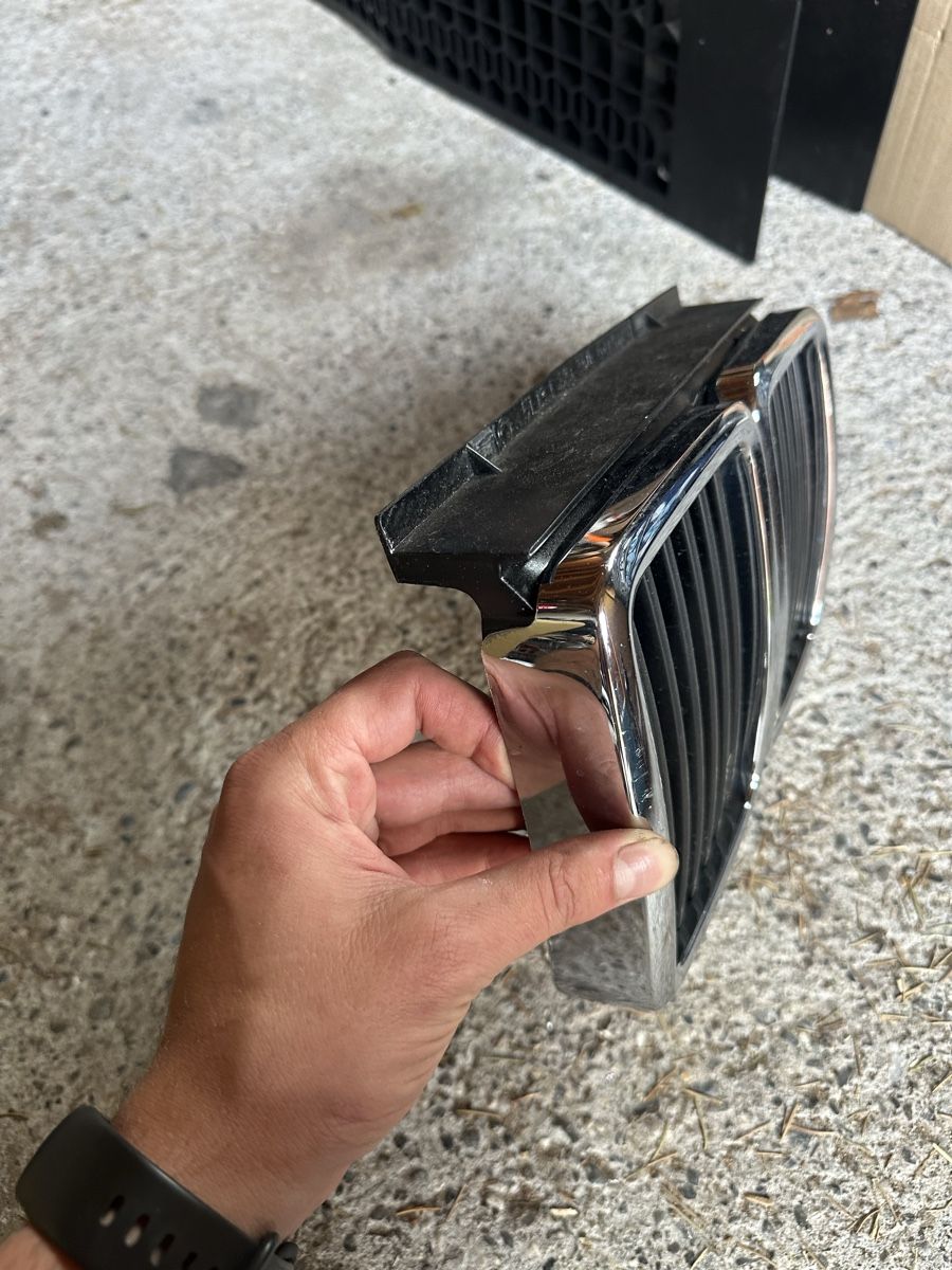 BMW Tutti pezzi di ricambio auto: Kühlergrill/Nieren BMW e30 – Difettoso da Flumserberg-Portels venduto da nca_f79x 2