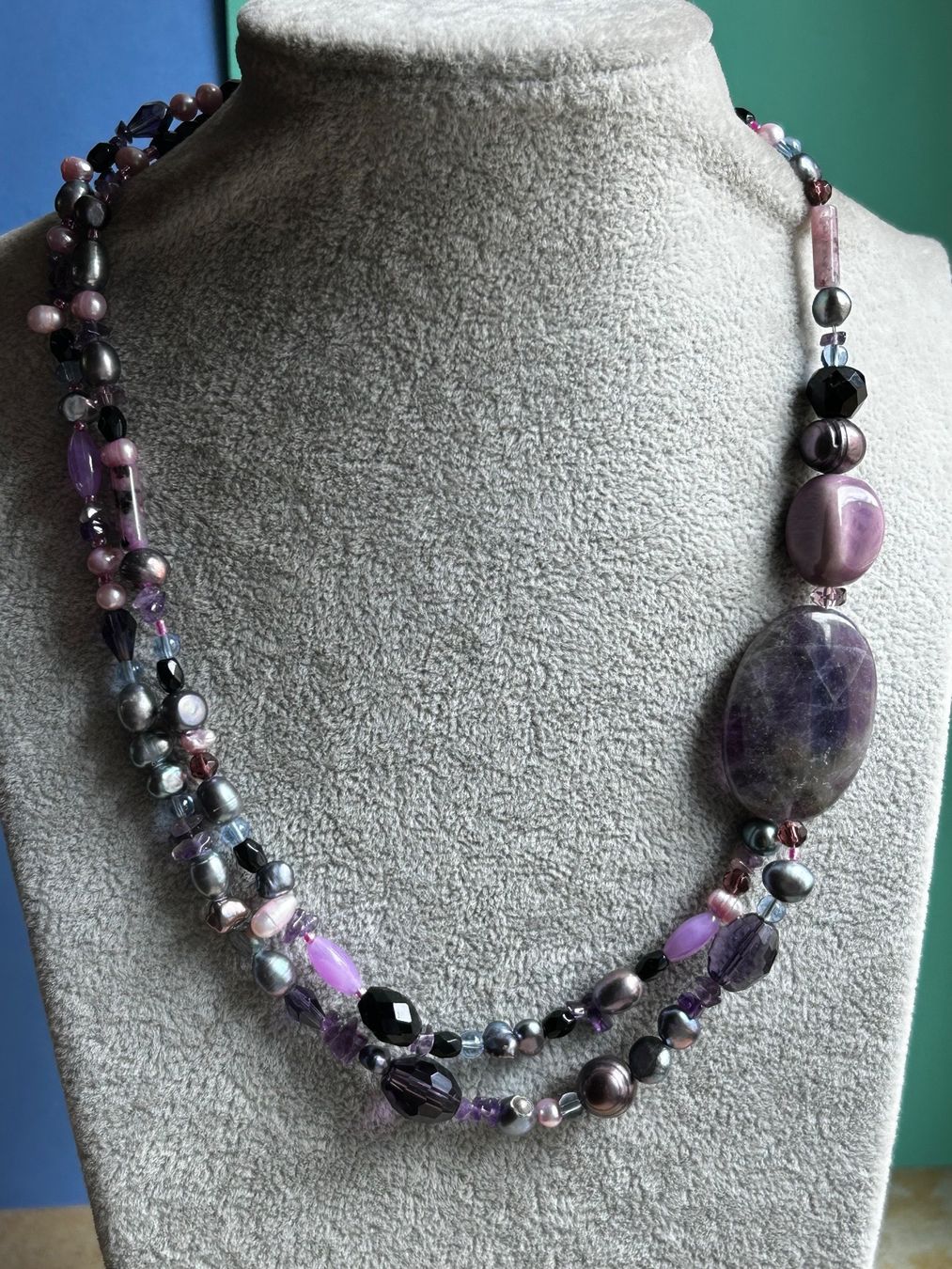 Ketten: Amethyst Perlenkette, 3-reihig, lila – Gebraucht aus Dittingen von Bellevista