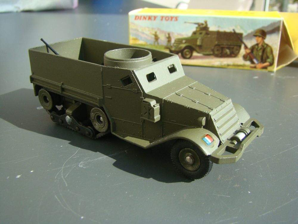 Dinky toys 814 Auto Mitrailleuse légère panhard + Boite d