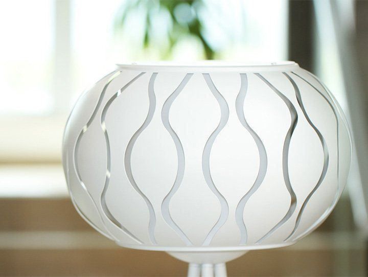 Lampade: Stehlampe VOGUE Weiss – Nuovo e nell'imballaggio originale da Lachen SZ venduto da ANDDUS-MASSLIGHT