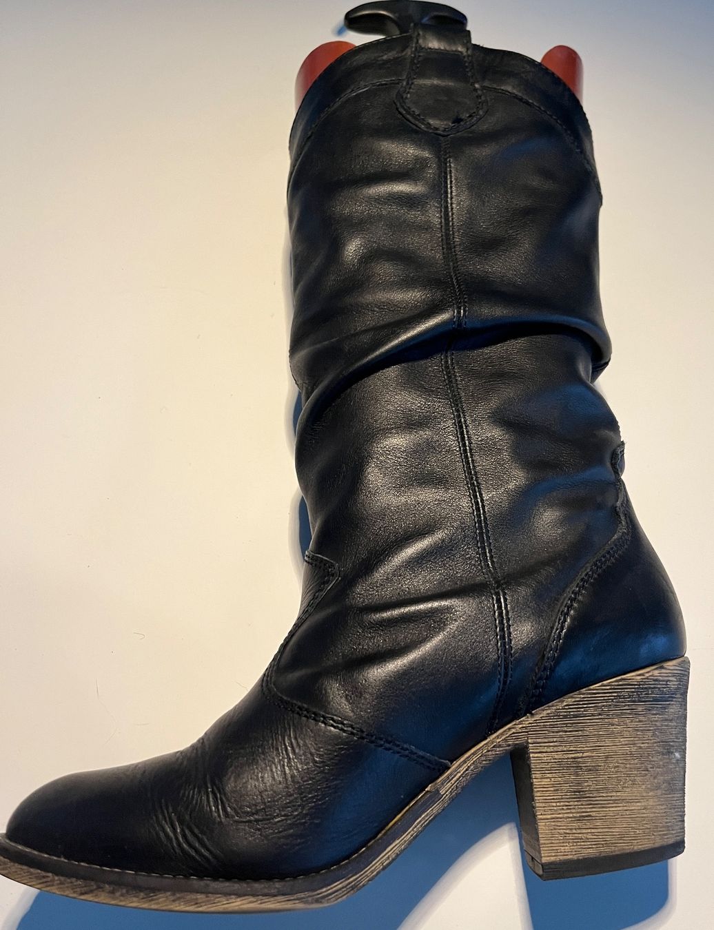 Scarpe da donna: Schwarze Westernstiefel aus Leder, Grösse 39 – Usato da Burgdorf venduto da wiwy51 2