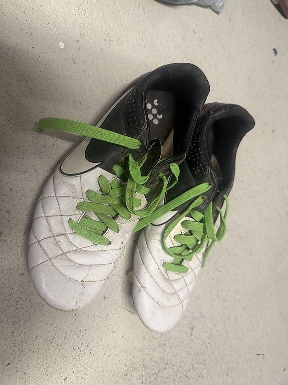 Scarpe da uomo: Stollenschuhe (Gr.43) – Usato da Arbon venduto da kev_rth7