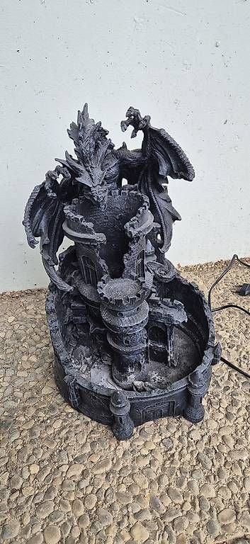 Statuette: Drachen Brunnen  – Usato da Grossdietwil venduto da gwalchafed 1