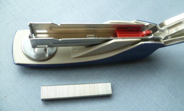 Leitz Macchine rilegatrici: LEITZ Metall - Heftgerät 5502-NEXXT – Nuovo (secondo la descrizione) da Effretikon venduto da Heimstudio 6