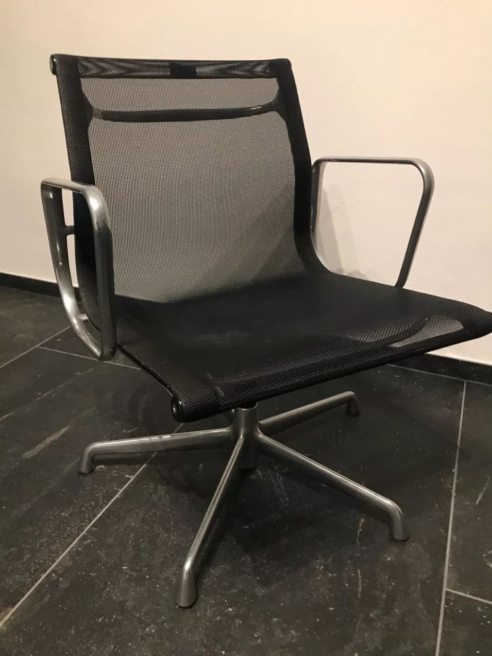 Vitra Sedie: Eames Aluminium-Bürostuhl – Usato da Maienfeld venduto da mar_8nl2 2