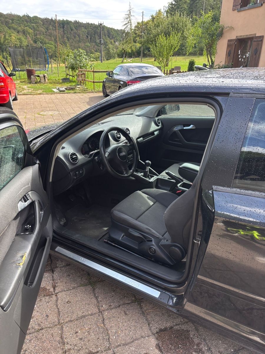 Audi Autos: Audi A3 2.0FSI – Défectueux à Zürich par YarosBaros 5