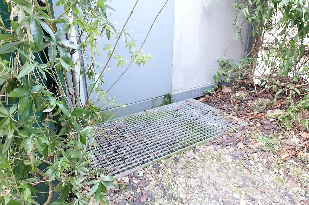 Gitter & Roste: Vier Bodengitter – Gebraucht aus Zürich von Zueri333