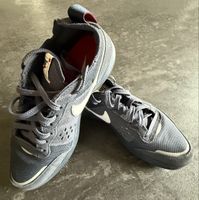 NIKE SNEAKER