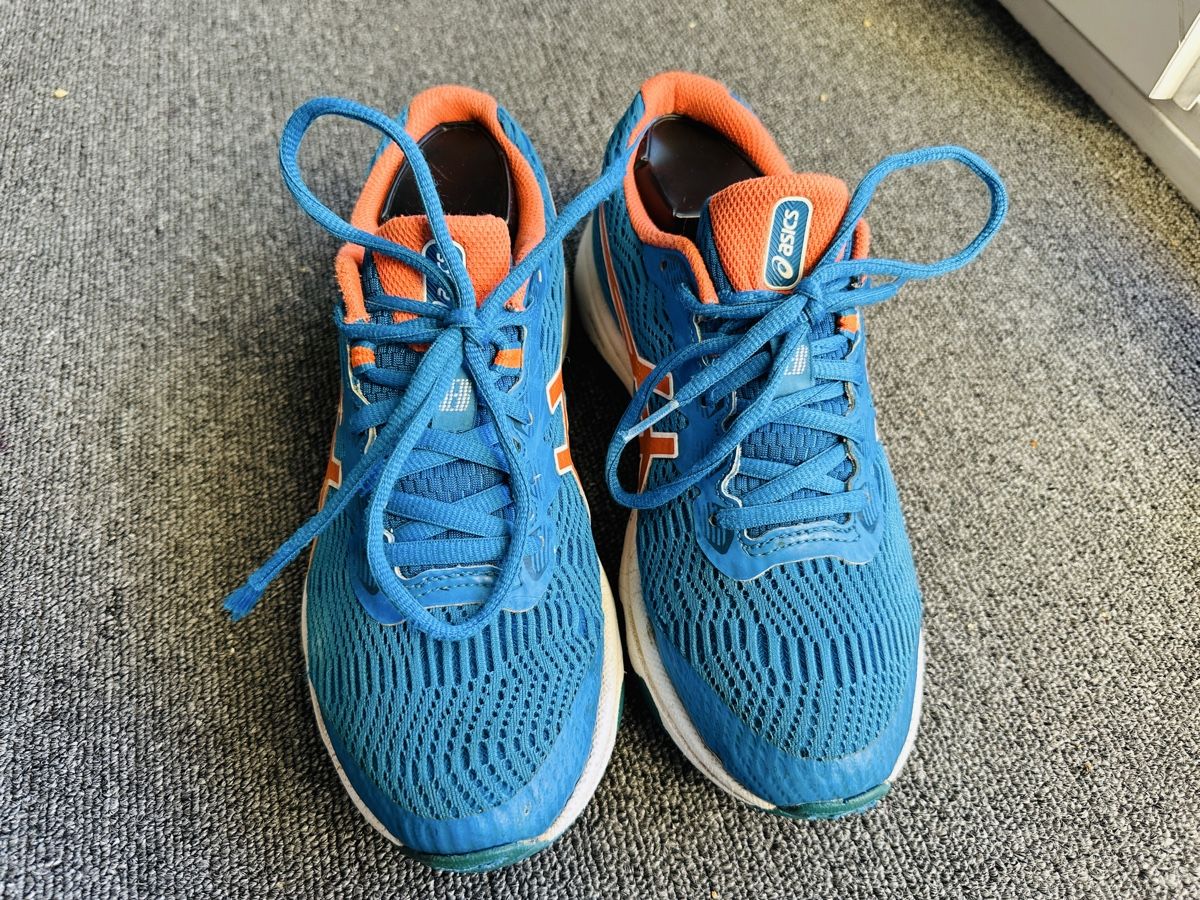Asics Damenschuhe: asics femme taille 38 bleu – Gebraucht aus Bulle von LeMoleson 1