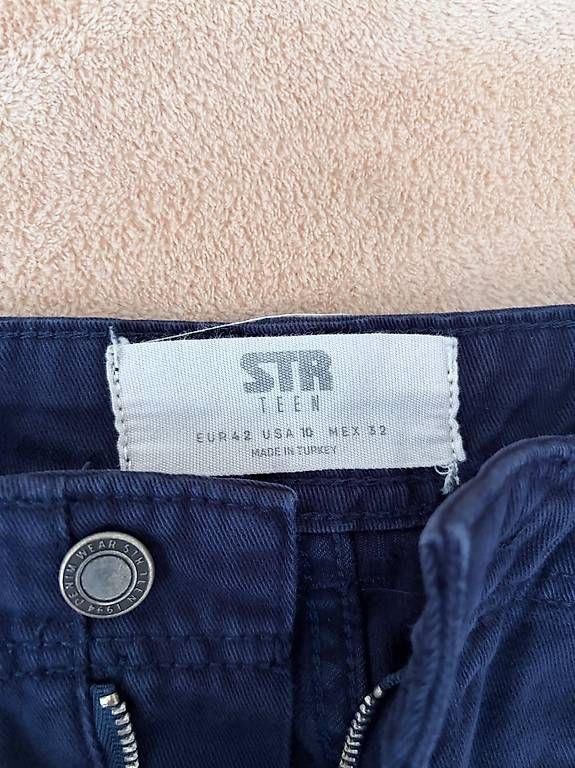 Pantaloni: Stradivarius Cargo Hose Navy Blau – Usato da Neuhausen Am Rheinfall venduto da N4vii91 1