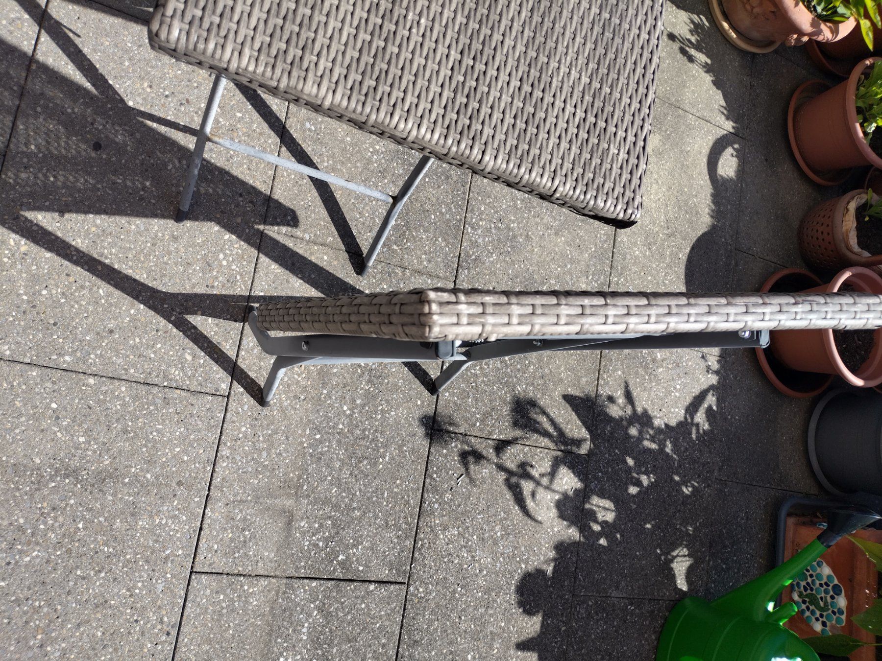 Tischset: Klappstuhl und Tisch – Gebraucht aus Hausen am Albis von Adiwettstein 6