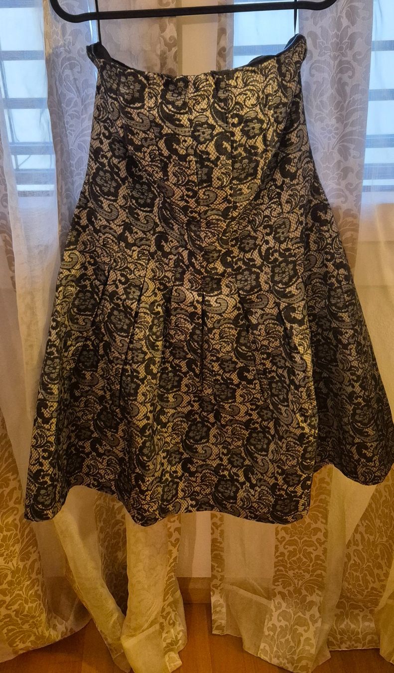 Esprit Vestiti: Robe bustier Esprit argent et noire, taille 40 – Usato da Basel venduto da myr_m6b7