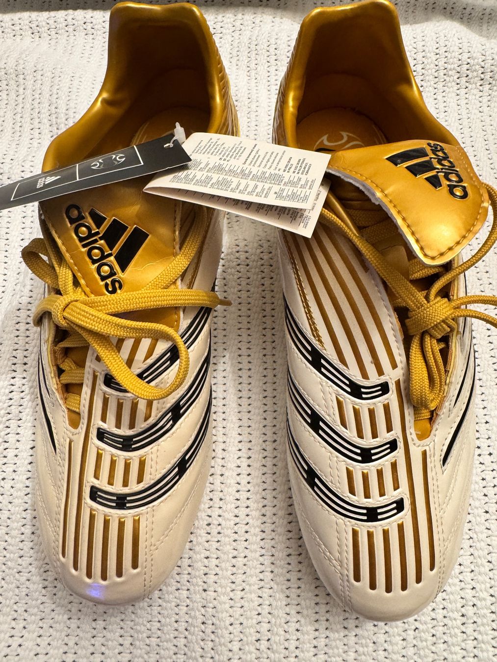 Adidas Schuhe für Jungen: Fussballschuhe Adidas – Gebraucht aus Zürich von Cibin