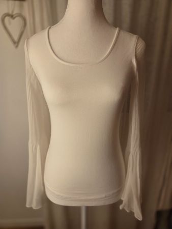 Elegantes Oberteil in cremeweiss mit Trompetenärmeln, Gr. 36