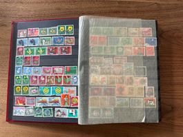 Altes Briefmarkenalbum mit ungestempelten Serien