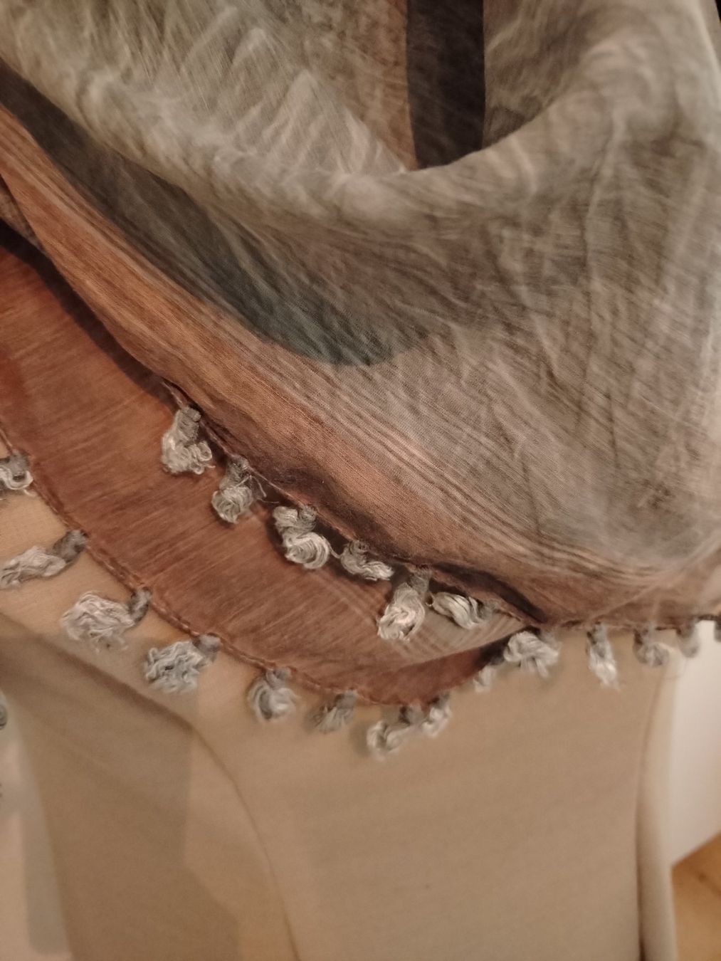 Foulards & écharpes: Wunderschöner Seidenschal – D'occasion à Schönenbuch par sop_n7zd 1