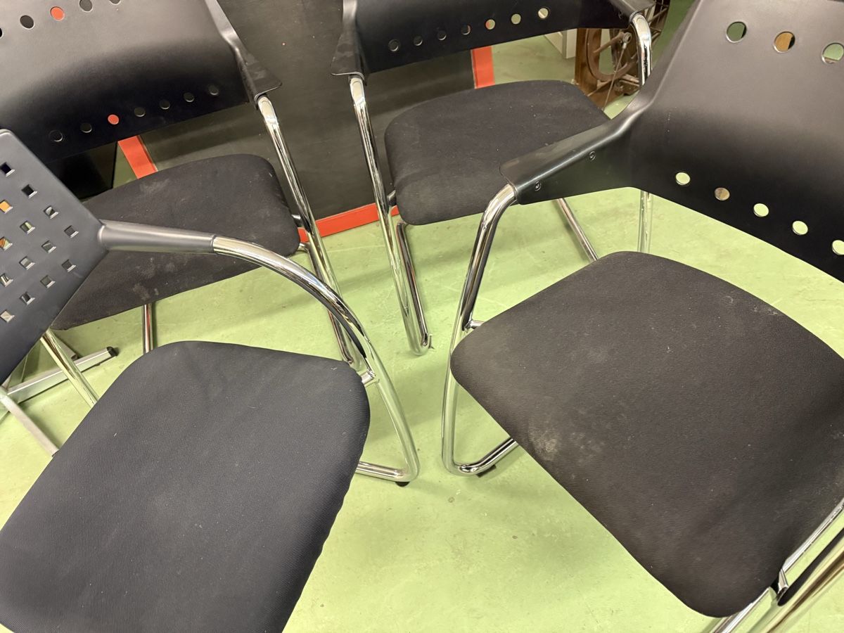 Stühle: Freischwinger Stuhl – Gebraucht aus Horriwil von Carrera68 1