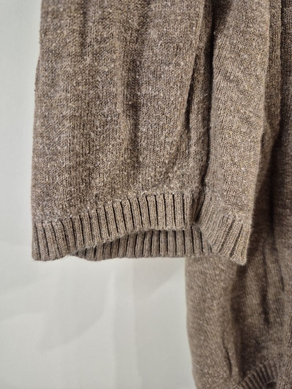 H&M Pullover & Sweatshirts: H&M Pullover, Grösse M, hellbraun, Herbstlich 🍂 – Gebraucht aus La Neuveville von Vestiaire_2011 2