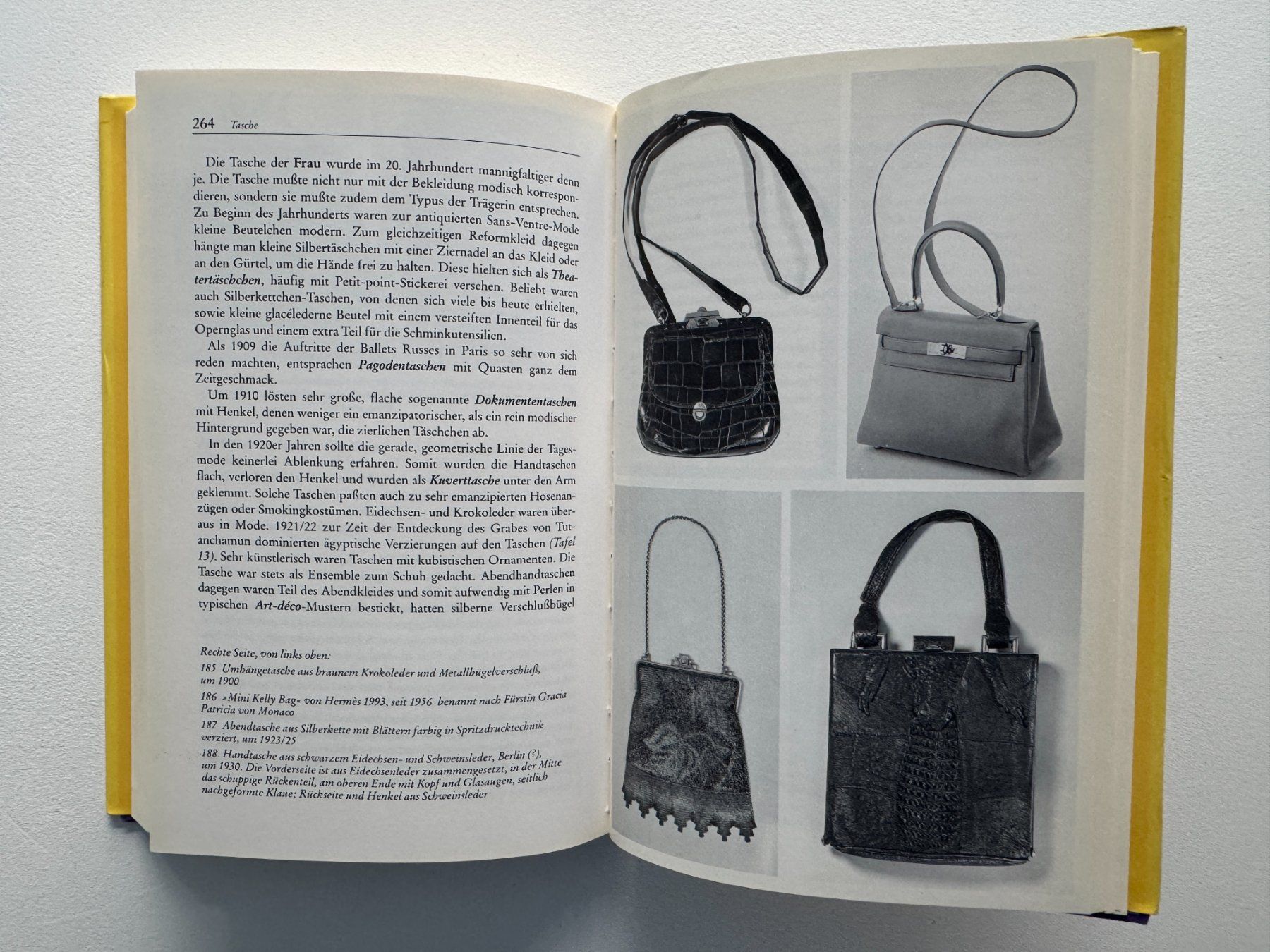 Libri: LOSCHEK - Accessoires - Symbolik und Geschichte – Usato da Basel venduto da Kornblumen 4
