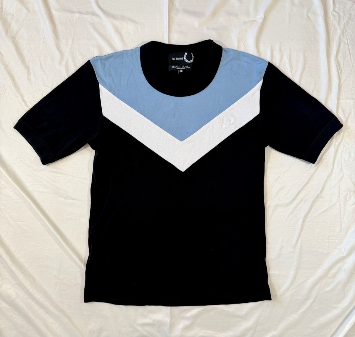 Raf Simons Maglioni & Felpe: Fred Perry x RAF Simons  – Usato da Pfäffikon ZH venduto da Nataliia.