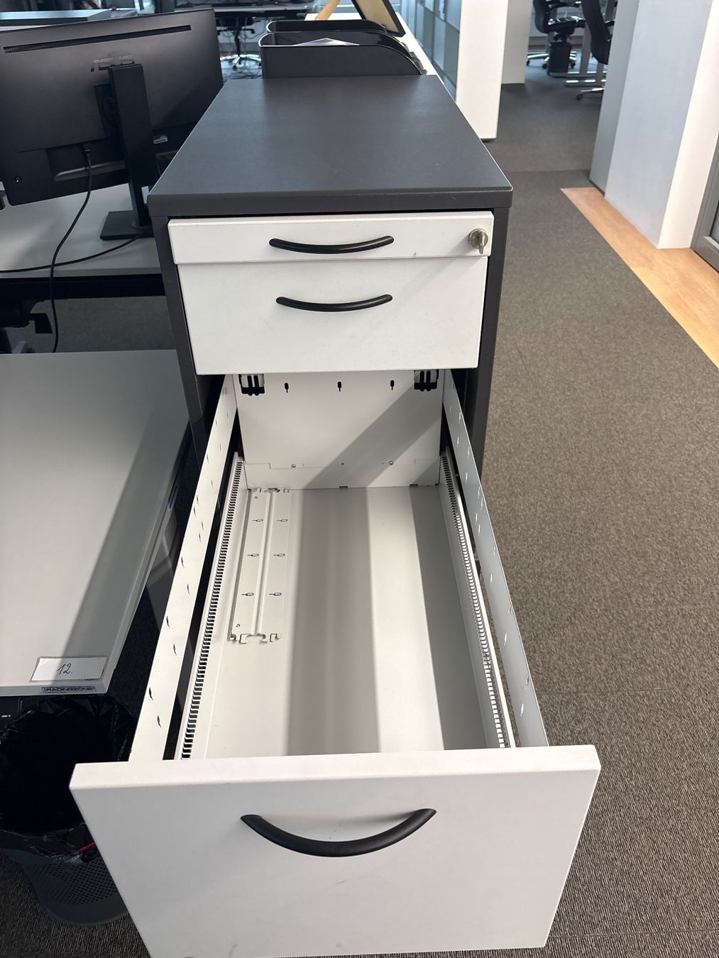 Elan Korpus: Elan Euroffice Standcontainer – Gebraucht aus Zürich von sat_b7g7 3